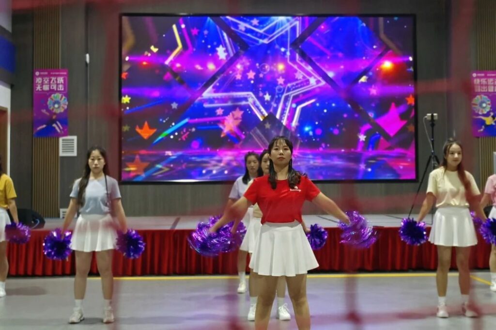 健康“羽”你分享,追梦“羽”你同行——Z6·尊龙凯时「中国」物流第三届“智慧杯”羽毛球比赛