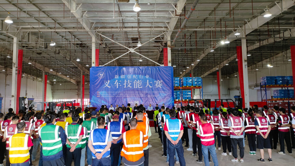 2024年新疆仓配行业叉车技能巅峰对决： 安全与效率并重，工匠精神闪耀赛场